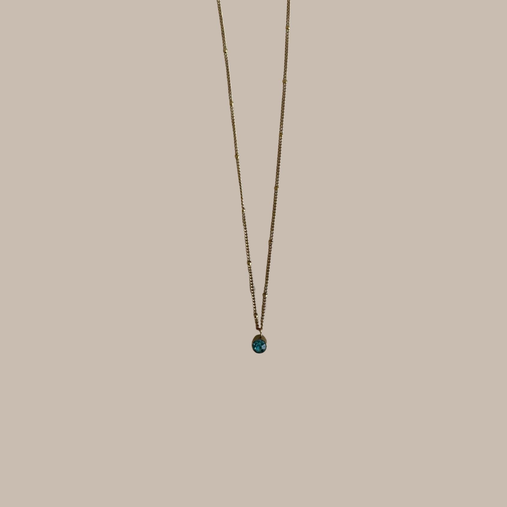 COLLAR DORADO AZUL