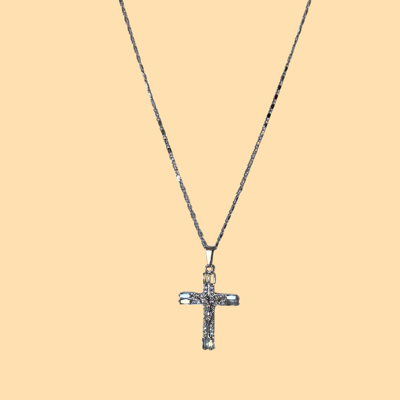 COLLAR CRUZ PLATEADA