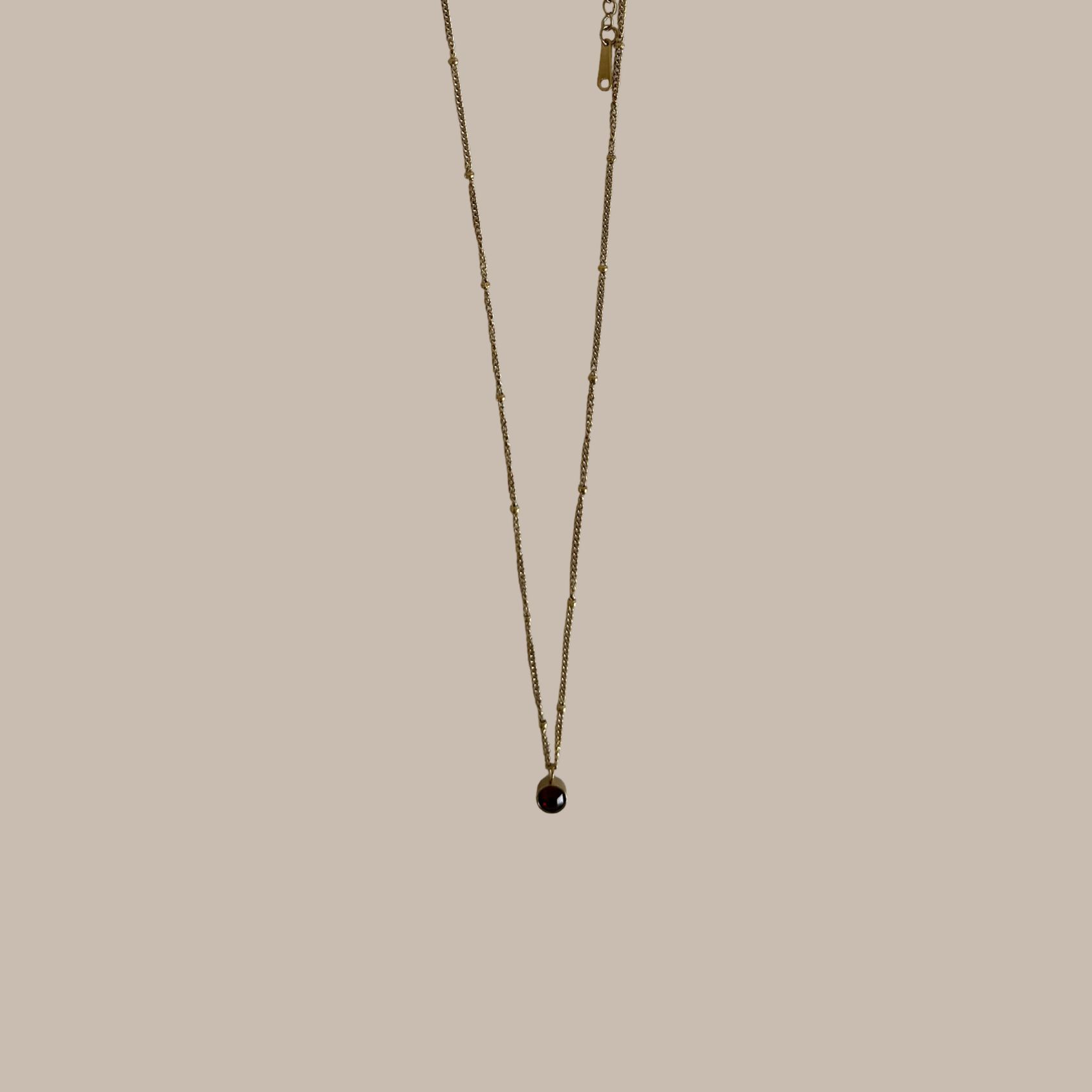 COLLAR DORADO ROJO
