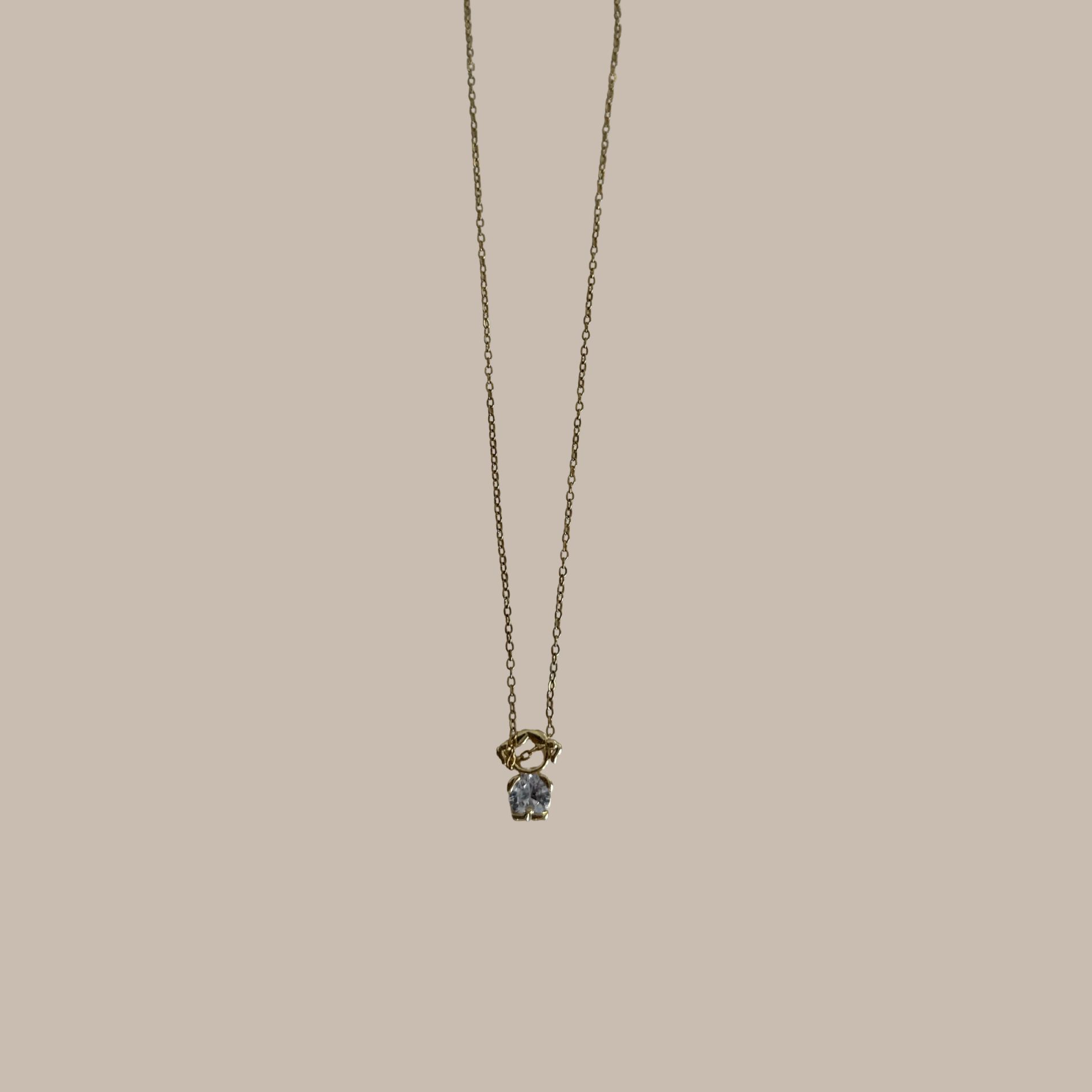 COLLAR DORADO NINA BLANCO