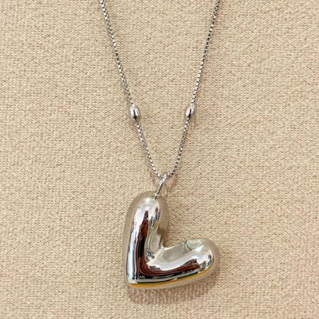 COLLAR CORAZON PLATEADO